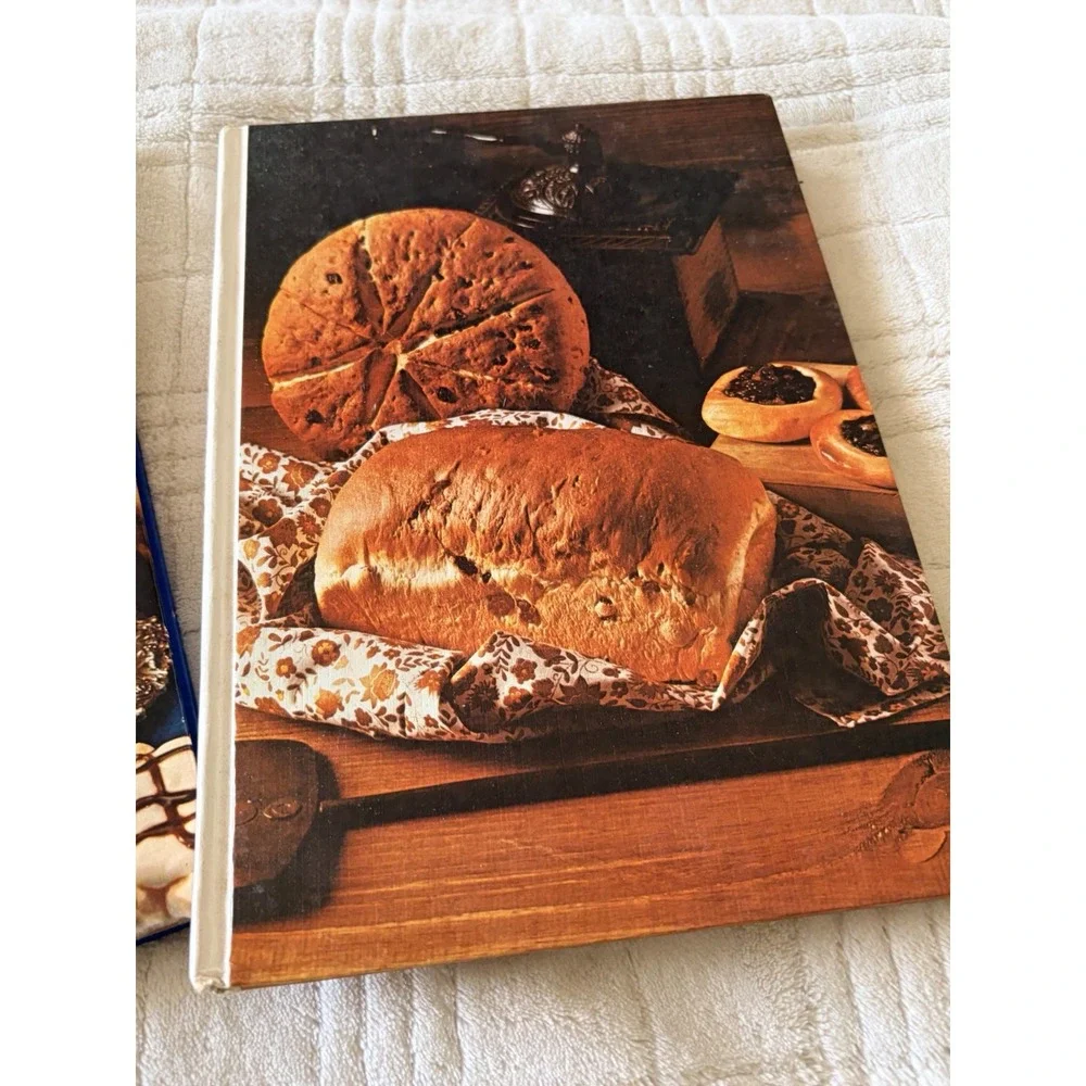 Southern Living Cookbook Lot Of 2 Breads / Pies And Pastries 1972 Vintage